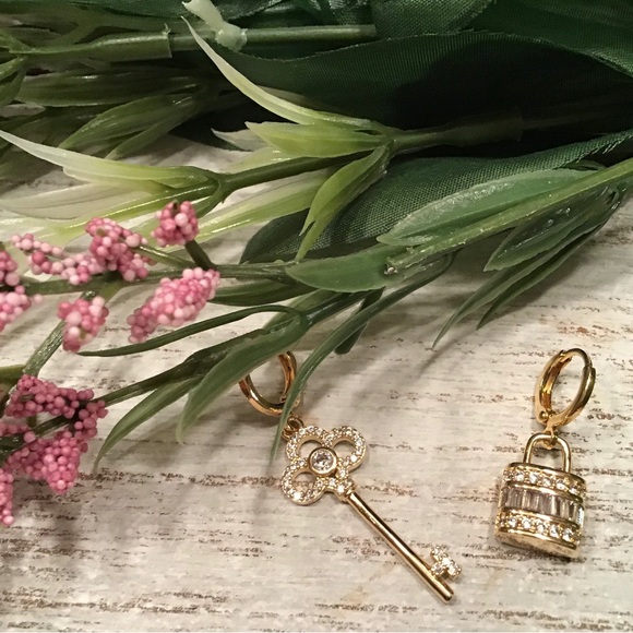 Key and Lock Earrings 🎱[2/$36.00]🎱 - Picture 4 of 6